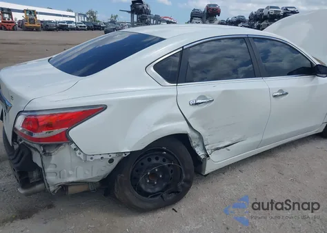 2015 Nissan Altima 2.5 S z USA, uszkodzony, nr VIN 1N4AL3AP9FN321531